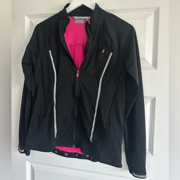 Athleta Queen of the Mountain Running Jacket in Black - Picture 2 of 11